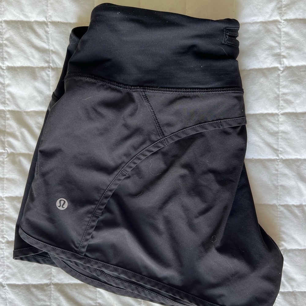 Black Lululemon Speed-up shorts- size 6